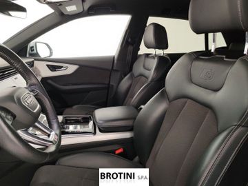 Audi Q8 - 8