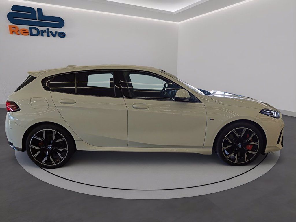 BMW 118d msport pro auto del 2024 imagem 3