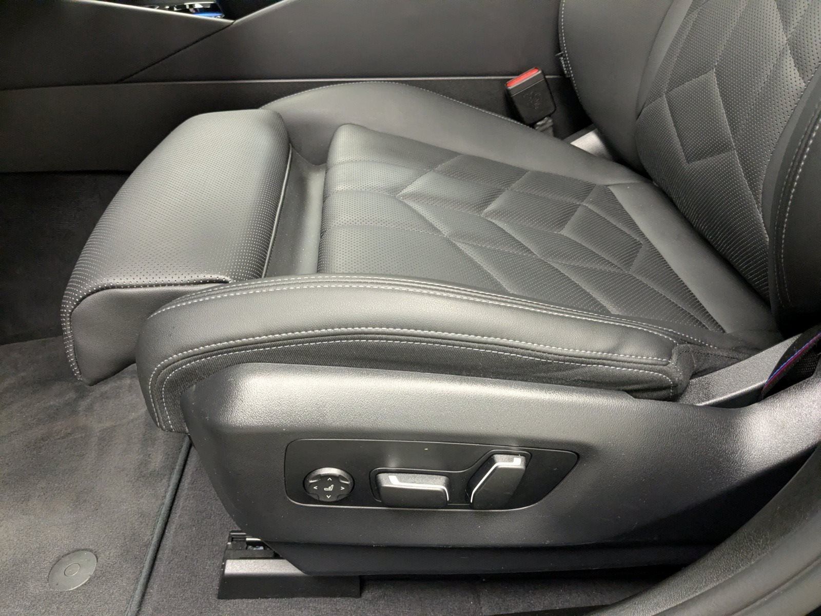 BMW i5 M60 xDrive M Sport Pro Pano AHK DA Prof PA Pr foto 18