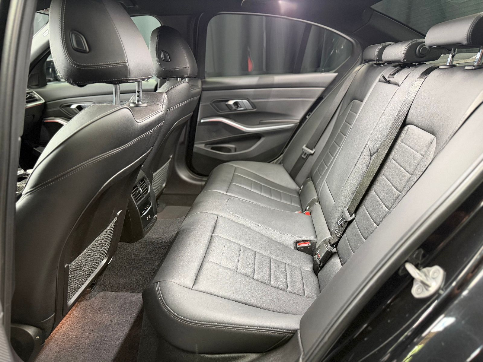 Fahrzeugabbildung BMW M340i xDrive Limousine |HiFi|360°|HuD