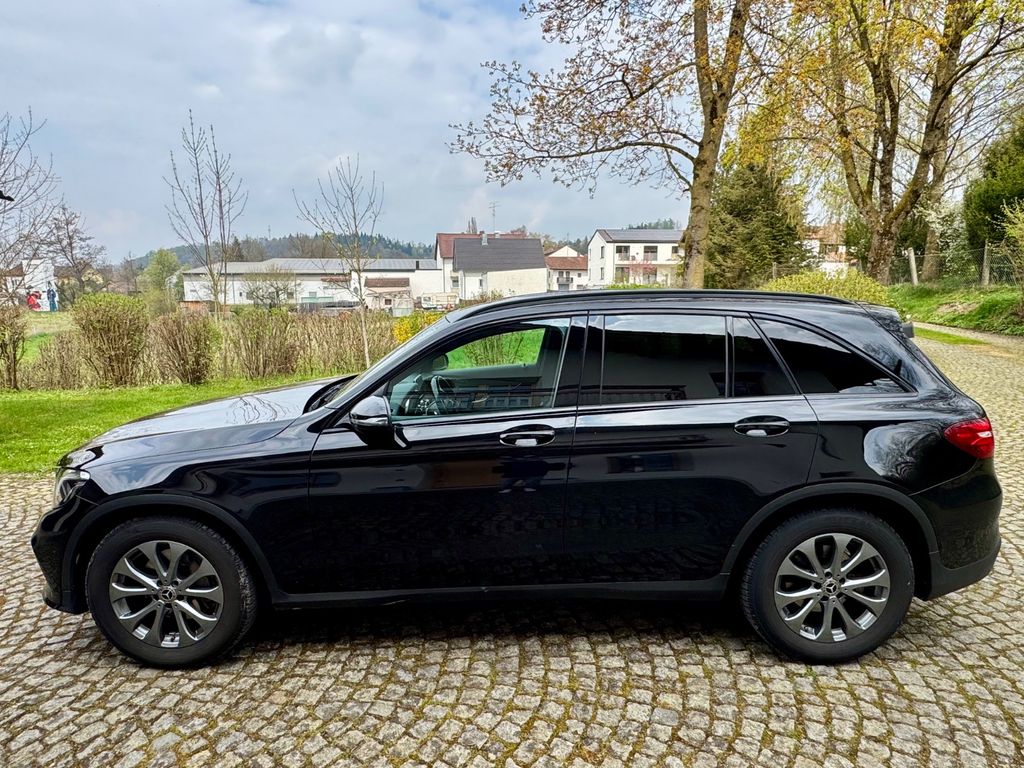 Image of Mercedes-Benz GLC 220