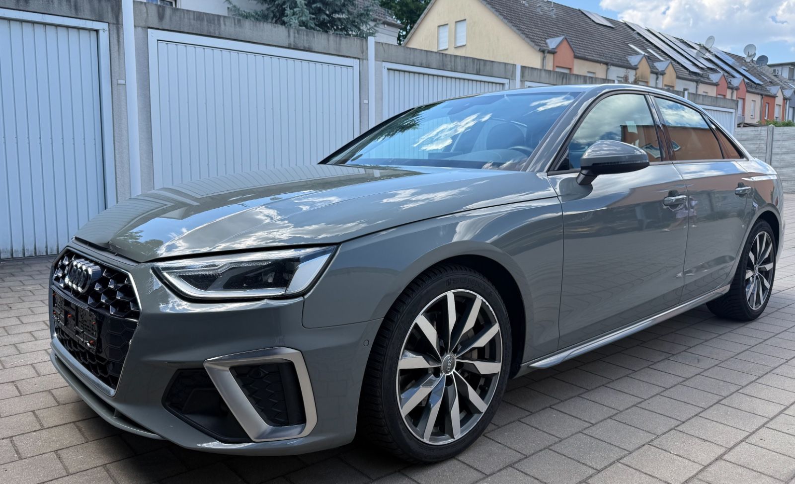 Audi A4 - 1
