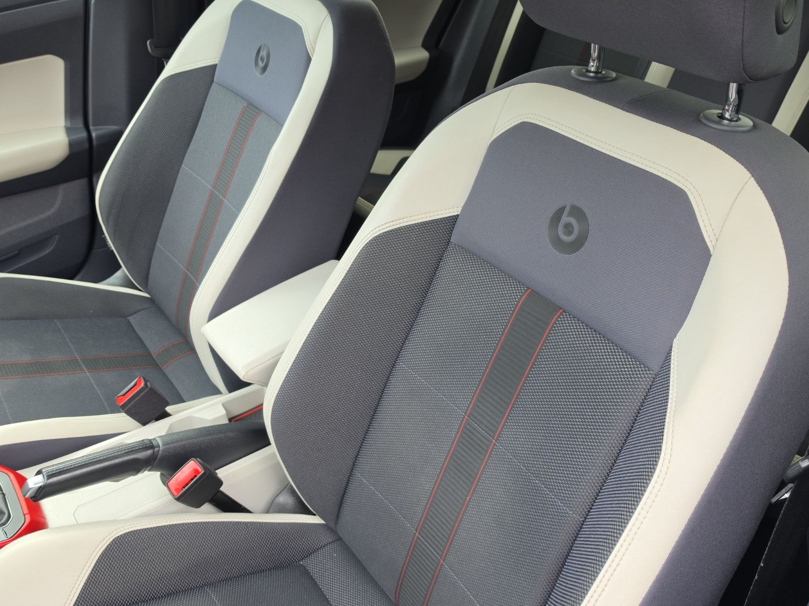 Fahrzeugabbildung Volkswagen Polo VI beats 1.HAND ACC LEDER NAVI DIGITACHO