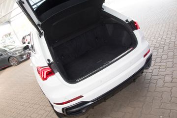 Audi Q3 45 TFSI e S-Line NAVIOPT-BLACKLED