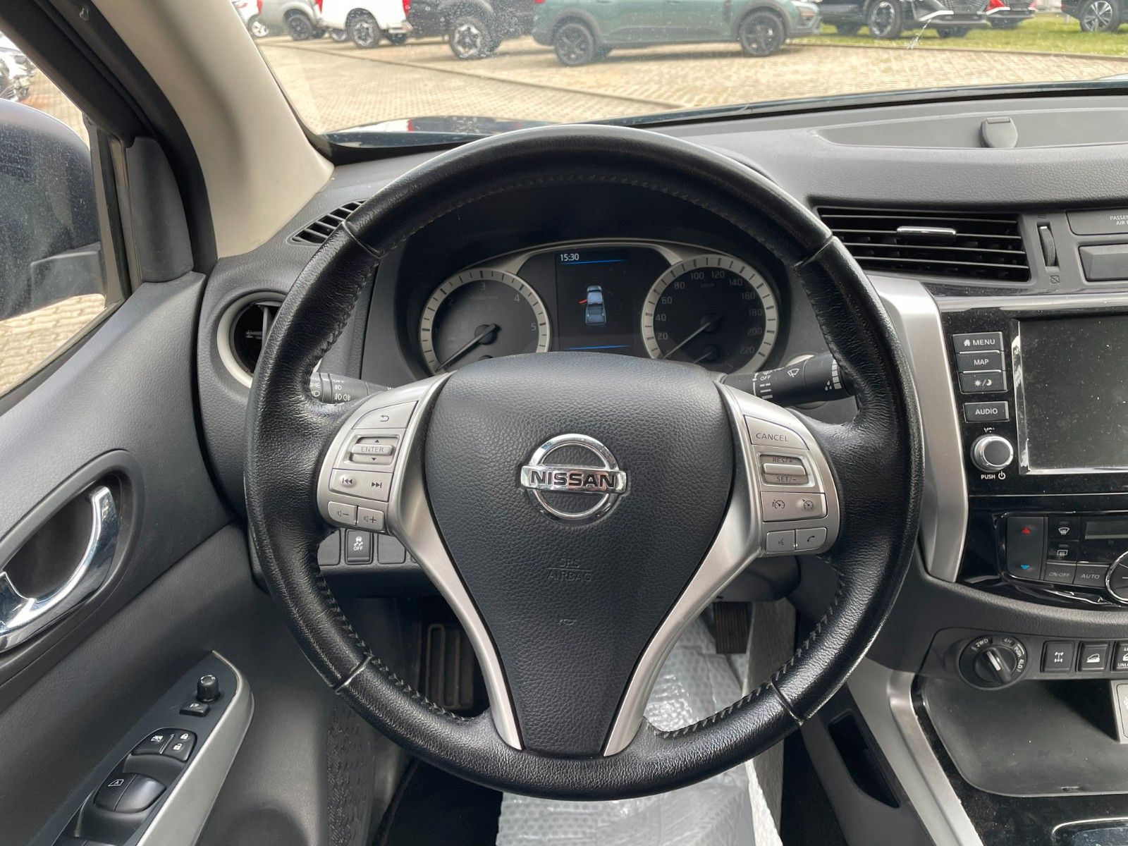 Fahrzeugabbildung Nissan Navara NP300 Tekna Double Cab 4x4
