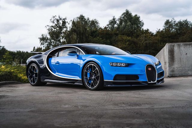 Bugatti Chiron / Blue Carbon / Available 
