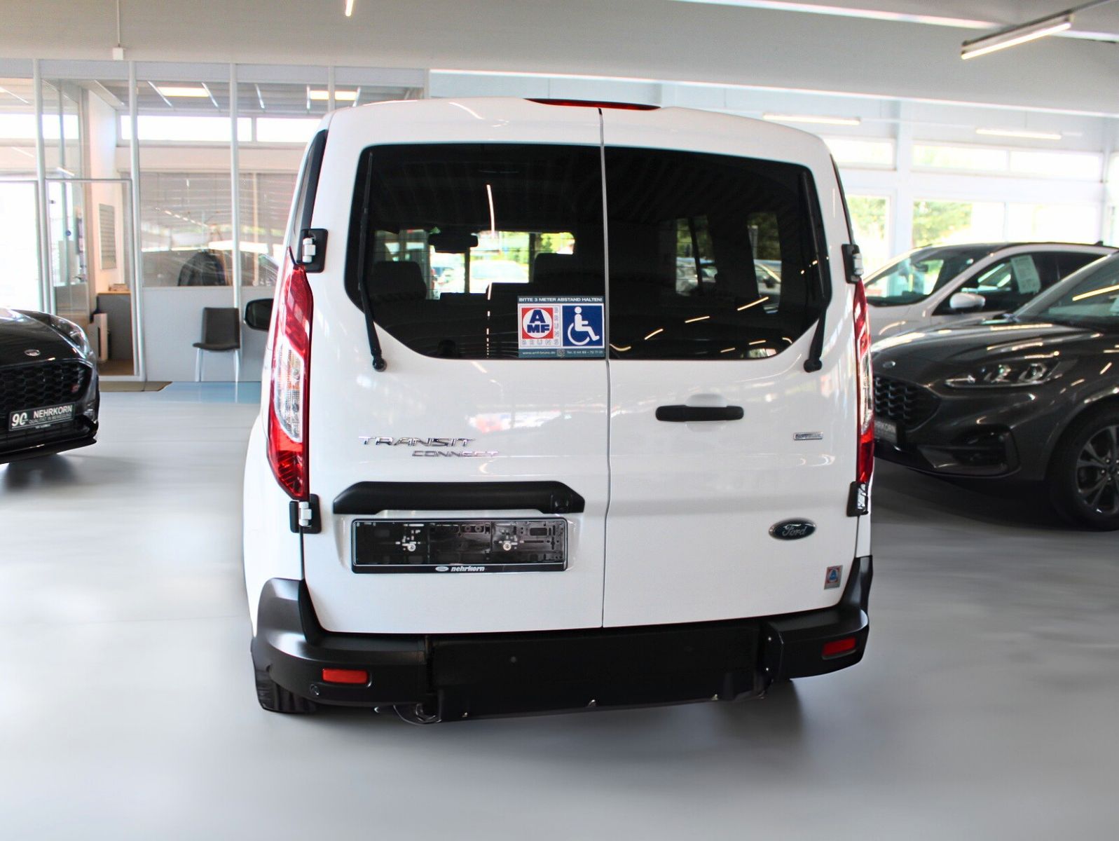 Fahrzeugabbildung Ford Transit Connect L2 Rollstuhlrampe Heckausschnitt
