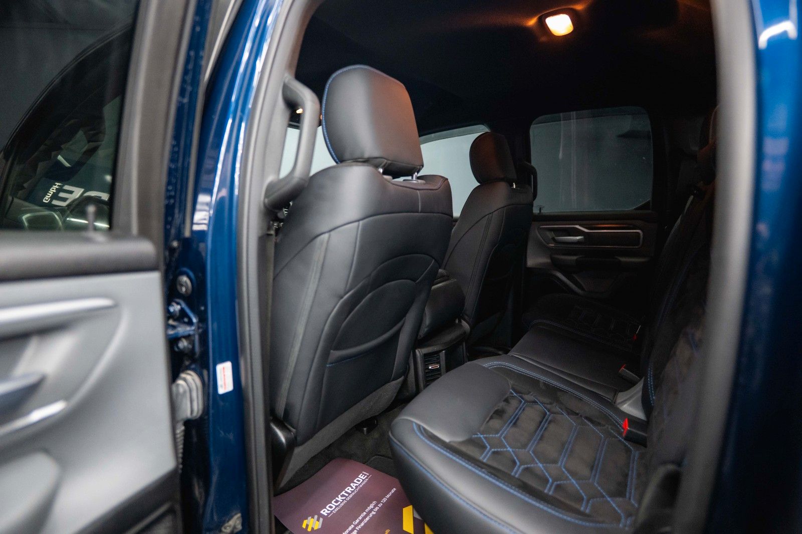 Fahrzeugabbildung Dodge RAM 5.7 V8 HEMI 4x4 OFFROAD NightEdition LONGBED