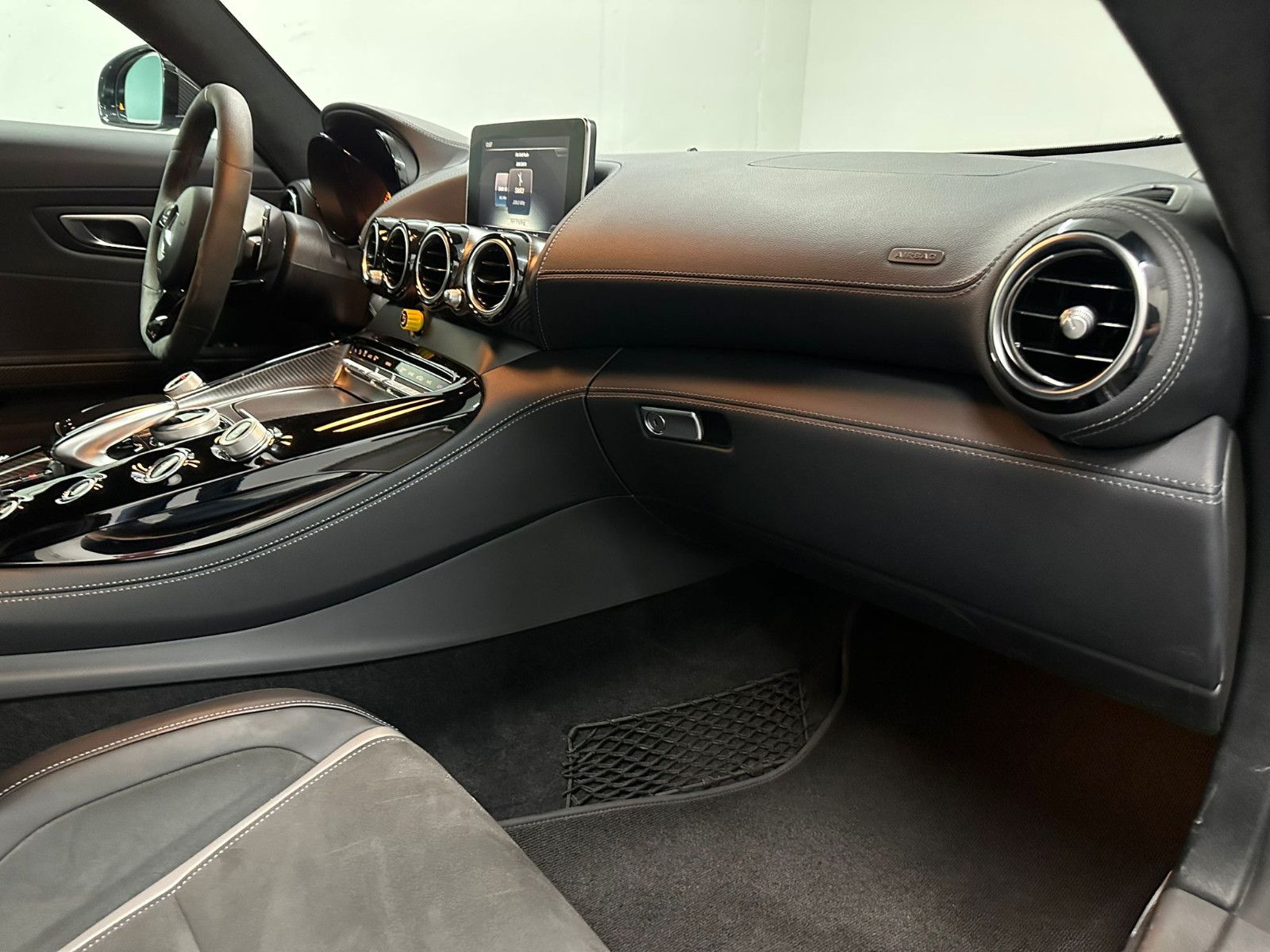 Fahrzeugabbildung Mercedes-Benz AMG GT R 4.0 V8  *KERAMIK*CARBON*PERF.-SITZ*