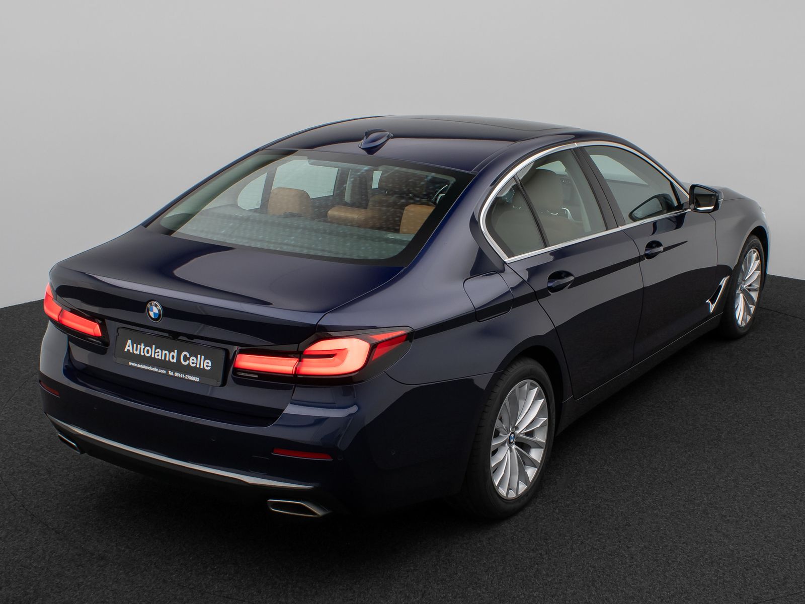 Fahrzeugabbildung BMW 520d xD LuxuryLine Glasdach Kamera Laser HUD H/K