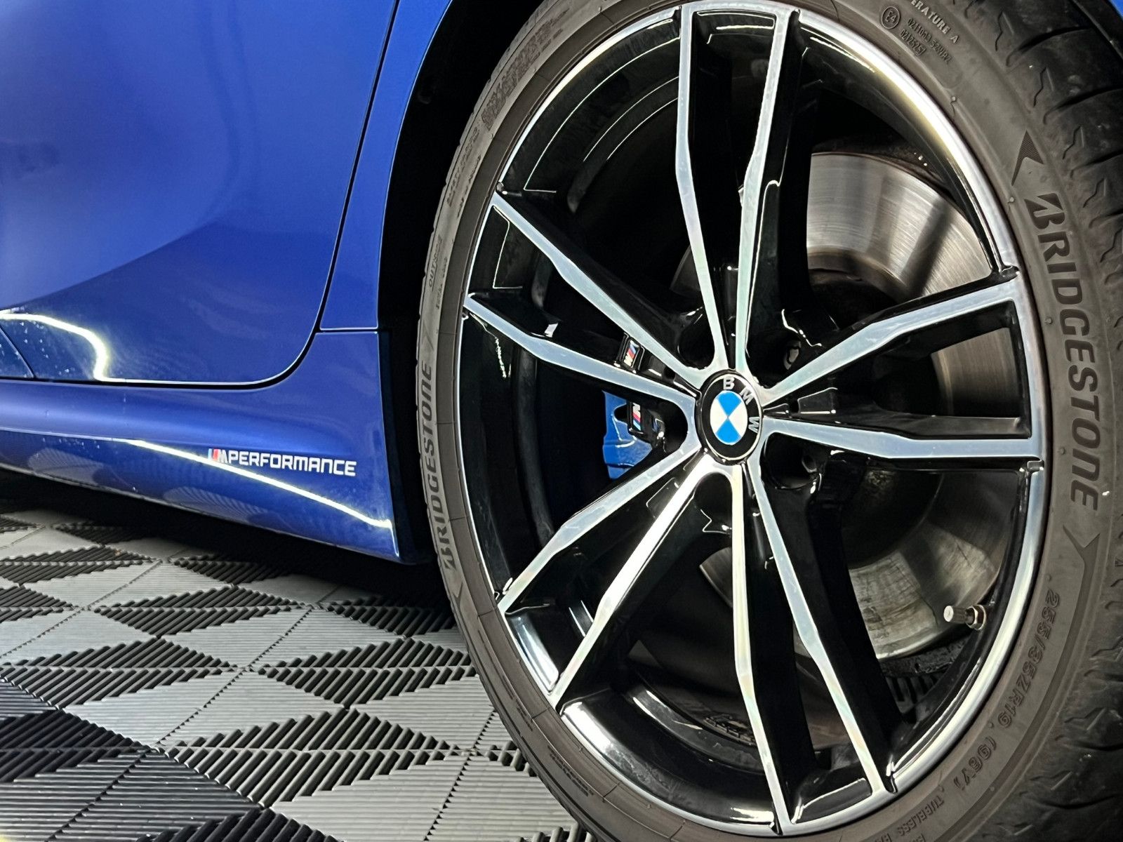 Fahrzeugabbildung BMW 330 i Lim. M SPORT/LASER/360*/H&K/HuD/ACC/DE FZG