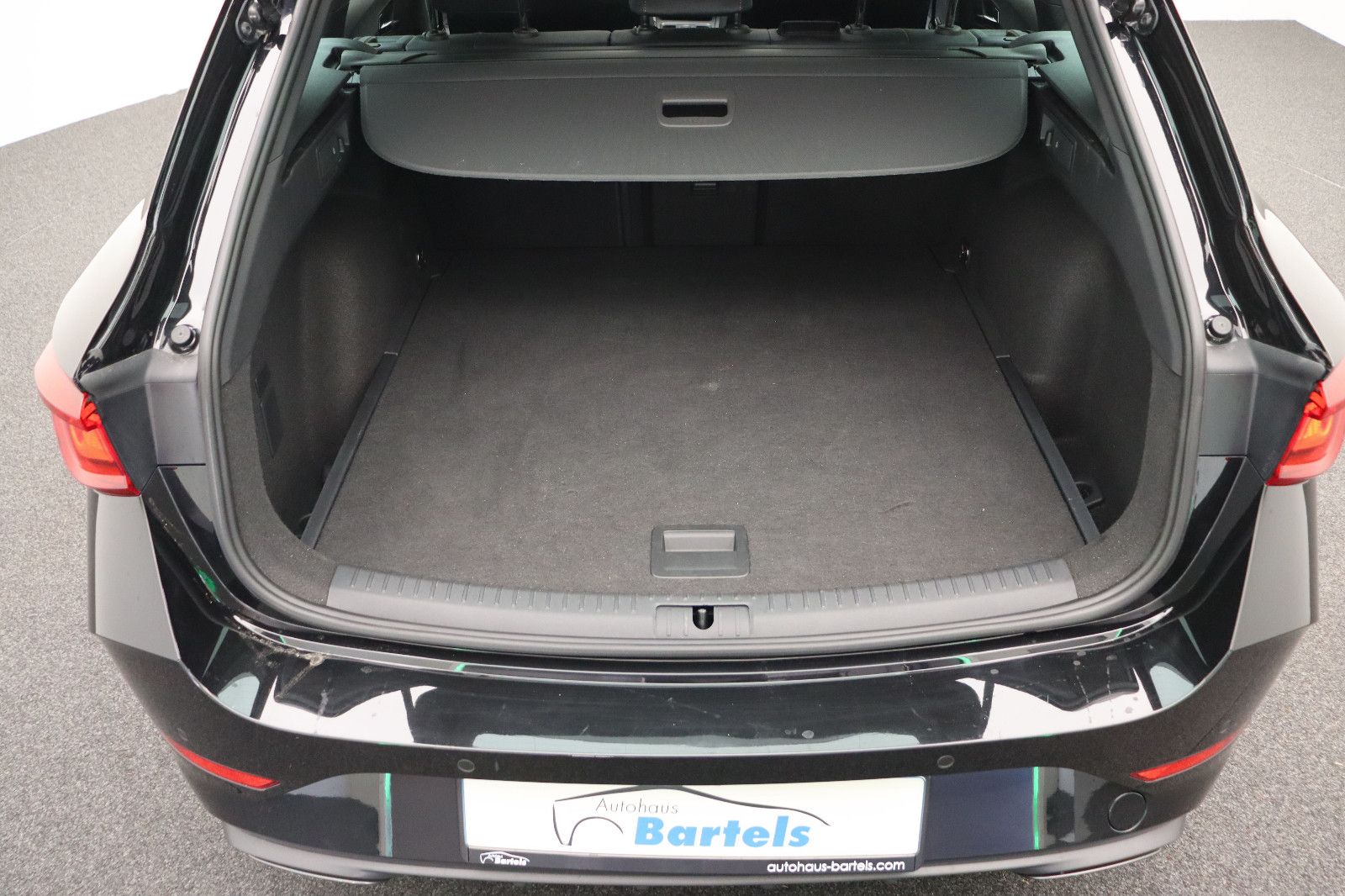 Fahrzeugabbildung CUPRA Leon ST 1.5 eTSI DSG LED Pano Beats