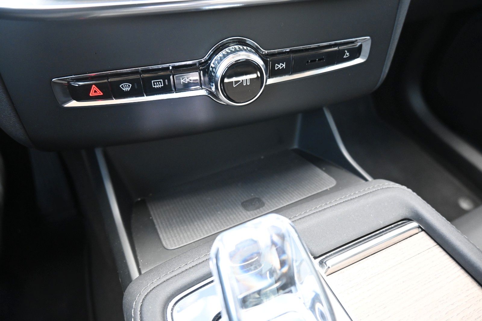 Fahrzeugabbildung Volvo XC90 T8 AWD Plus Dark*PANO*360°*HuD*H&K*ACC