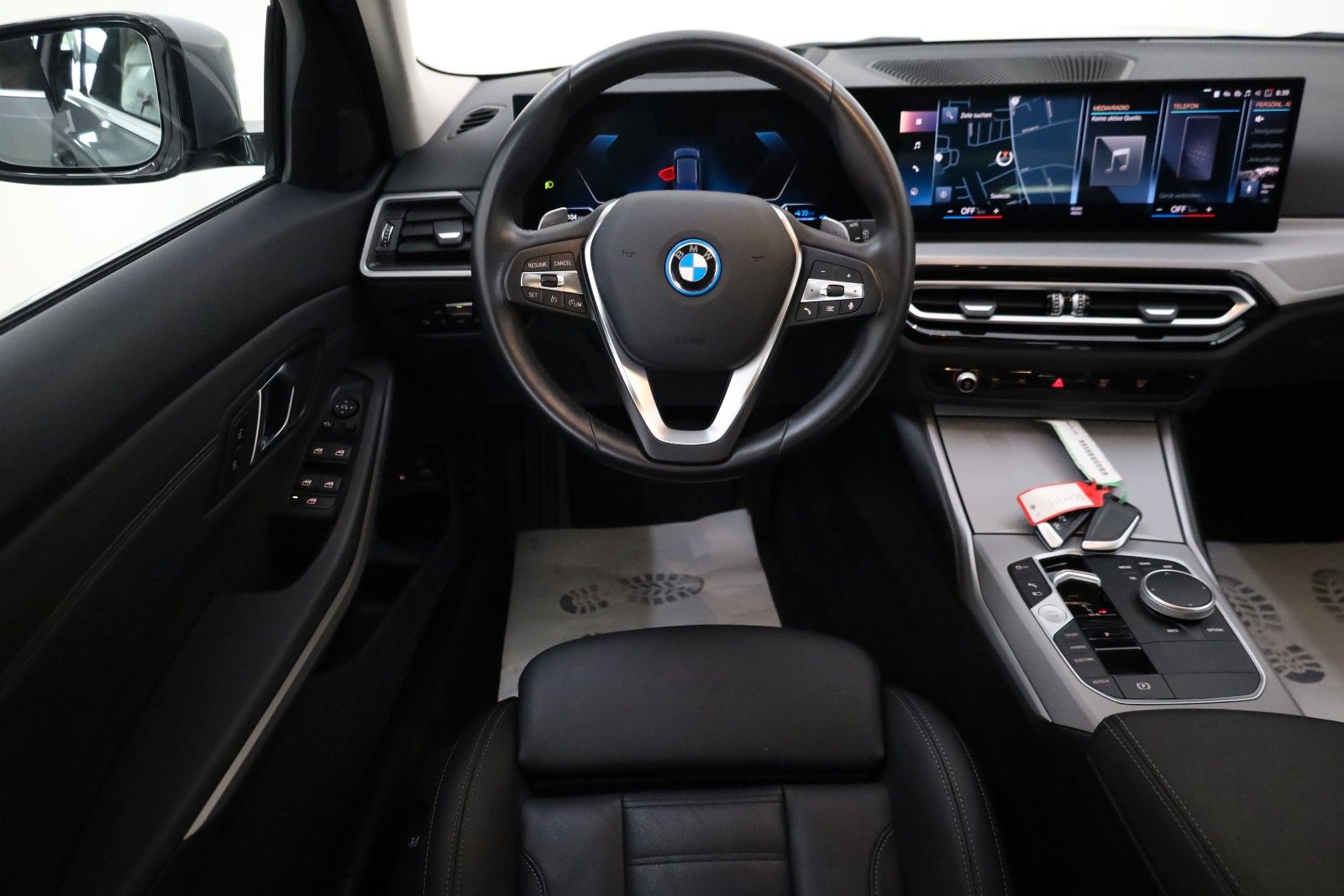 Fahrzeugabbildung BMW 330 e Touring,Leder,Navi,LED,Kamera,HUD, Curved