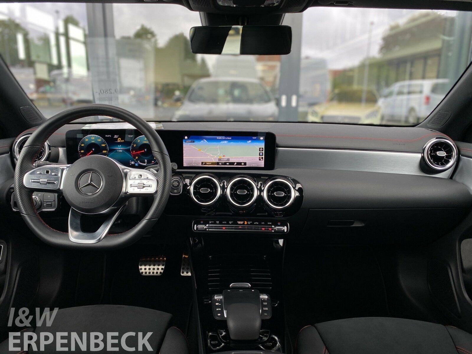 Fahrzeugabbildung Mercedes-Benz CLA 200 SB AMG Distr AHK Kamera EasyPack EDW LED