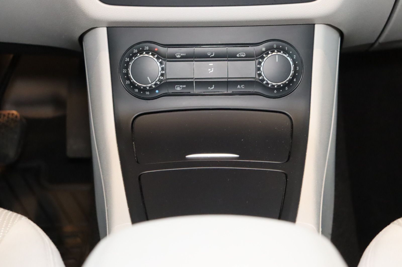 Fahrzeugabbildung Mercedes-Benz B 180 BlueEFFICIENCY * Bi-Xenon * Navi * SHZ *