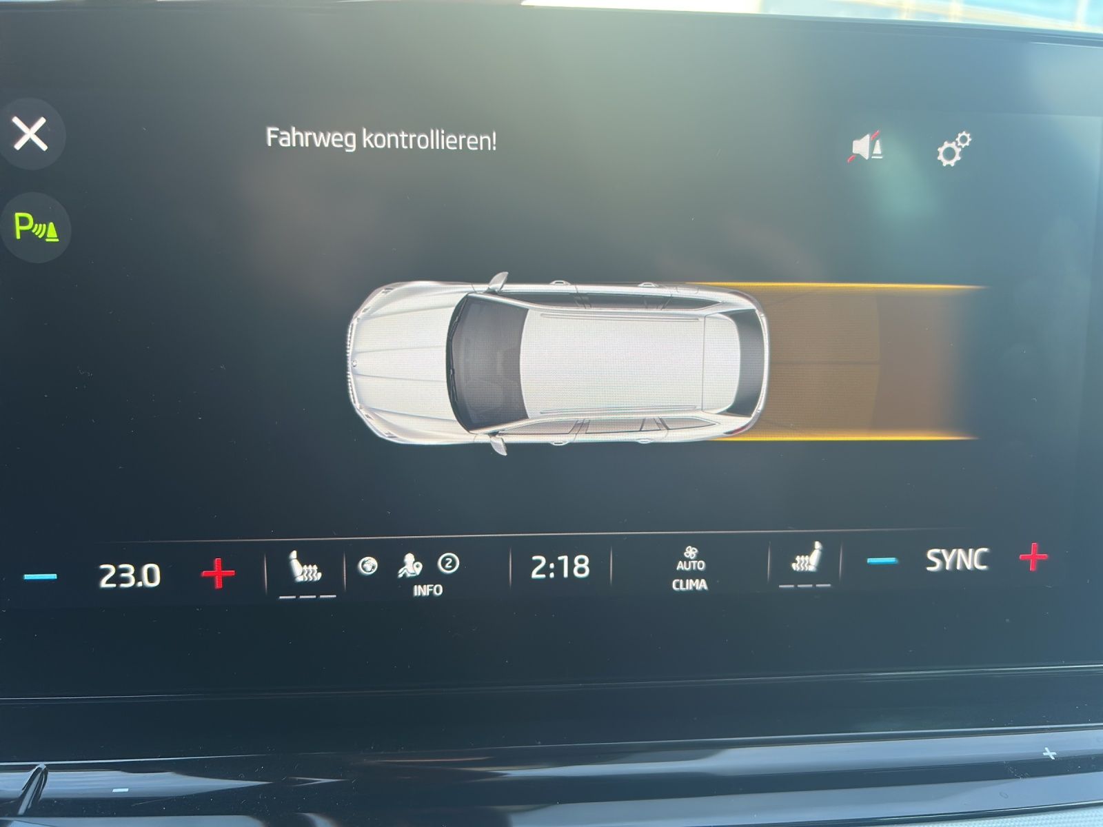 Fahrzeugabbildung SKODA Octavia Combi TDI First-Edition DSG LED Navi PDC
