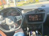 Volkswagen Tiguan 2.0 TDI SCR DSG 4MOTION R-LINE - mit Diesel-Antrieb: Gold, Vollleder