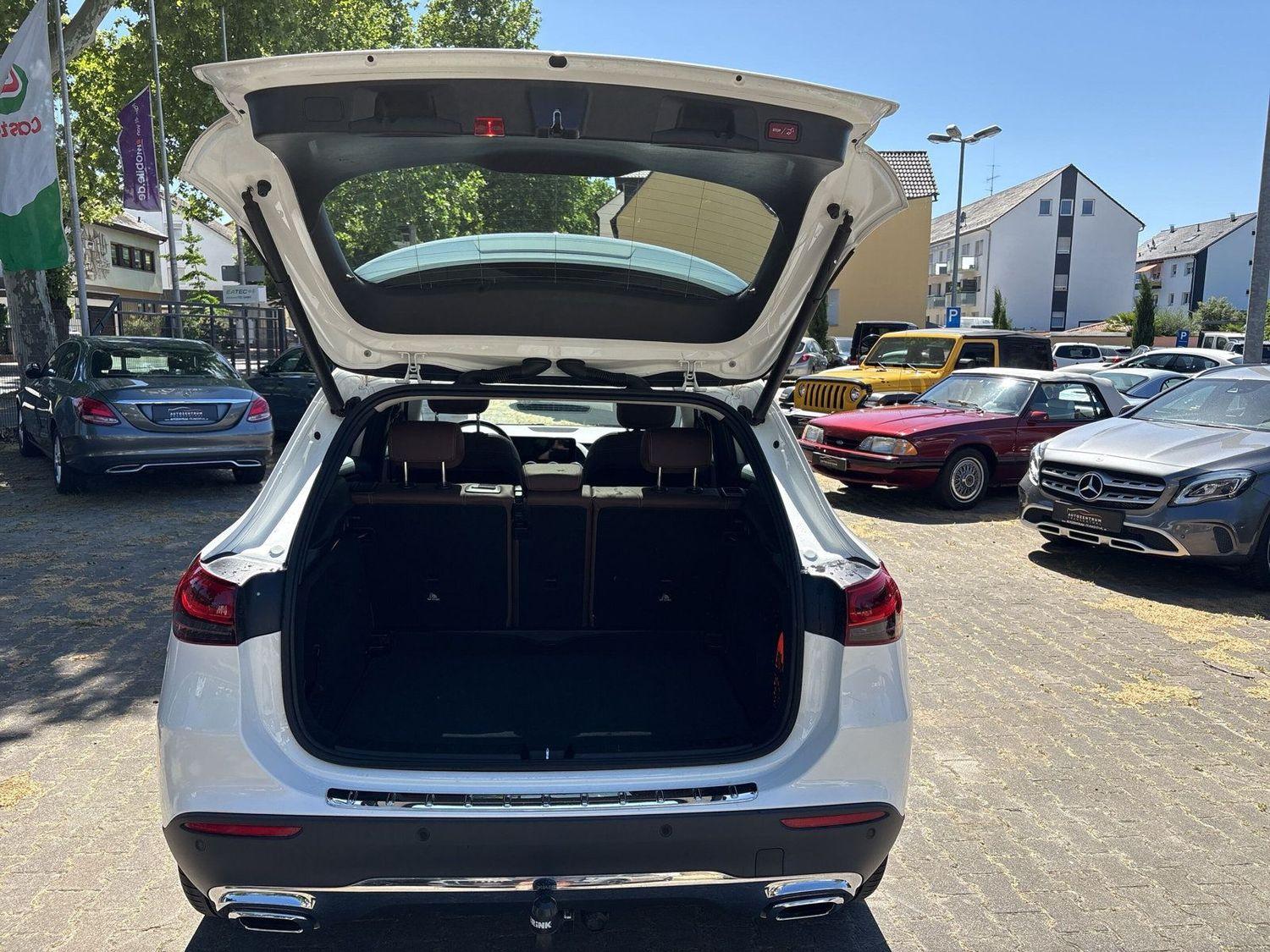 Mercedes-Benz GLA 8Fach PANO AHK ACC, миниатюра 14
