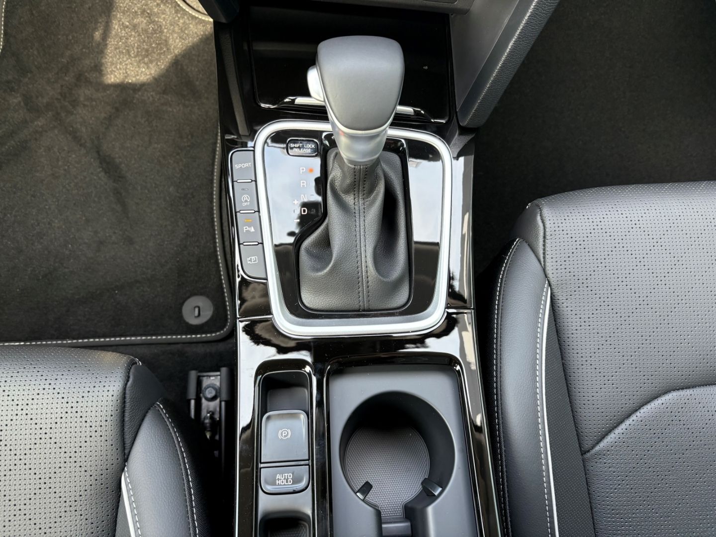 Fahrzeugabbildung Kia Ceed_sw Platinum Edition 1.5 T-GDI P4 TotWinkAss