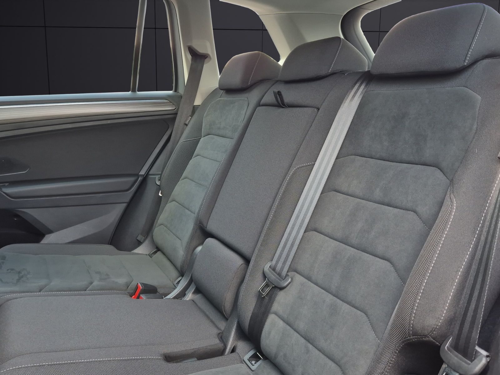 Fahrzeugabbildung Volkswagen Tiguan Allspace TSI Elegance DSG 4M Matrix Navi