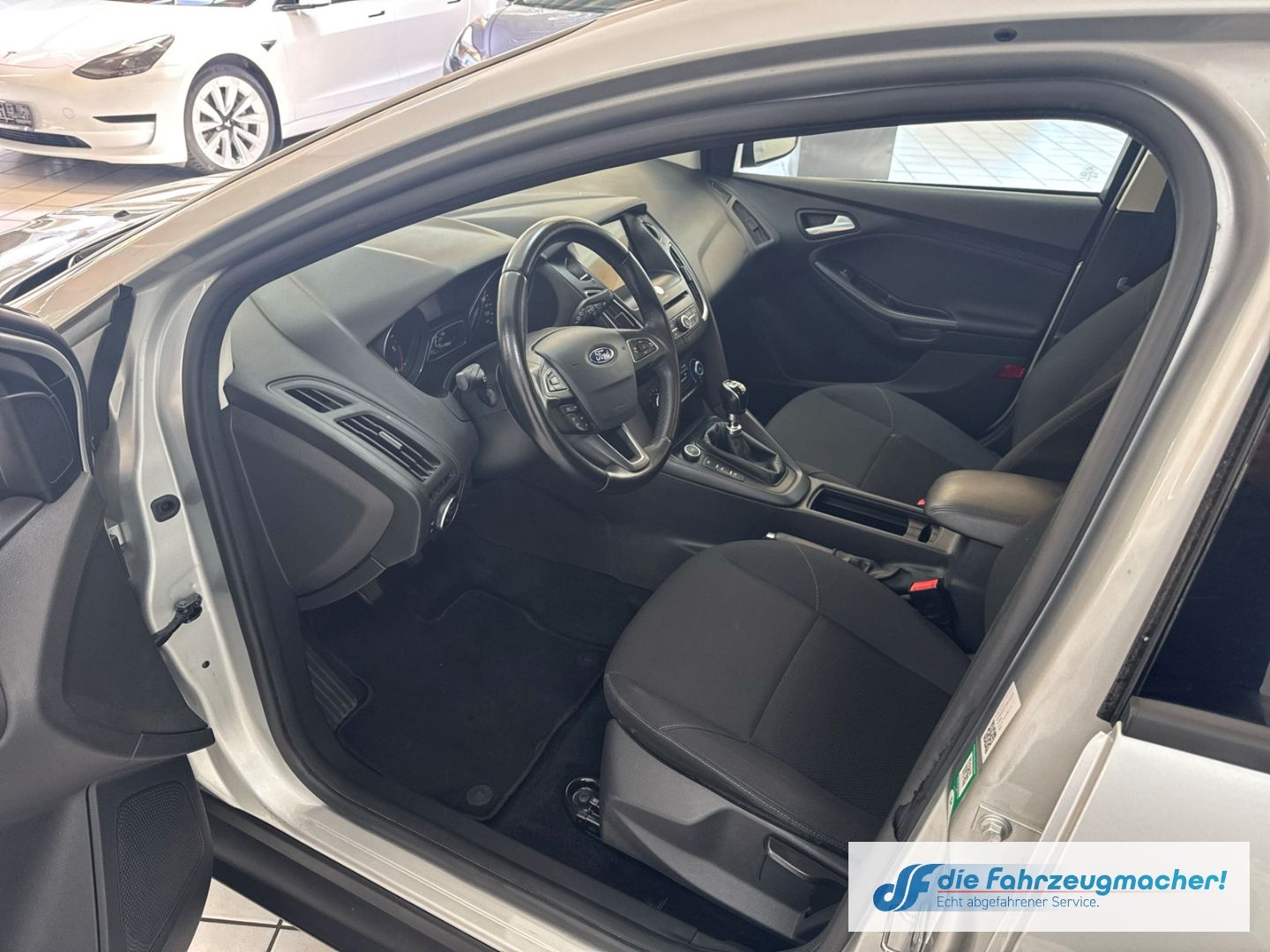 Fahrzeugabbildung Ford Focus Turnier Business 1.5 TDCi Navi Apple CarPl