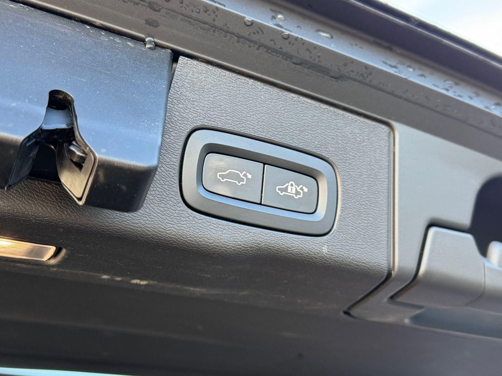 Fahrzeugabbildung Volvo XC60 B5 D Ultimate Dark AWD*STHZG*PANO*360°*ACC