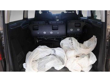 Mercedes V 220 - 12