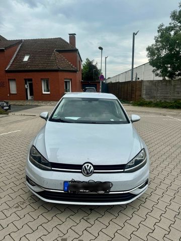 Volkswagen Golf SOUND 1,0 DSG Navi ACC, Sitzheizung,P...