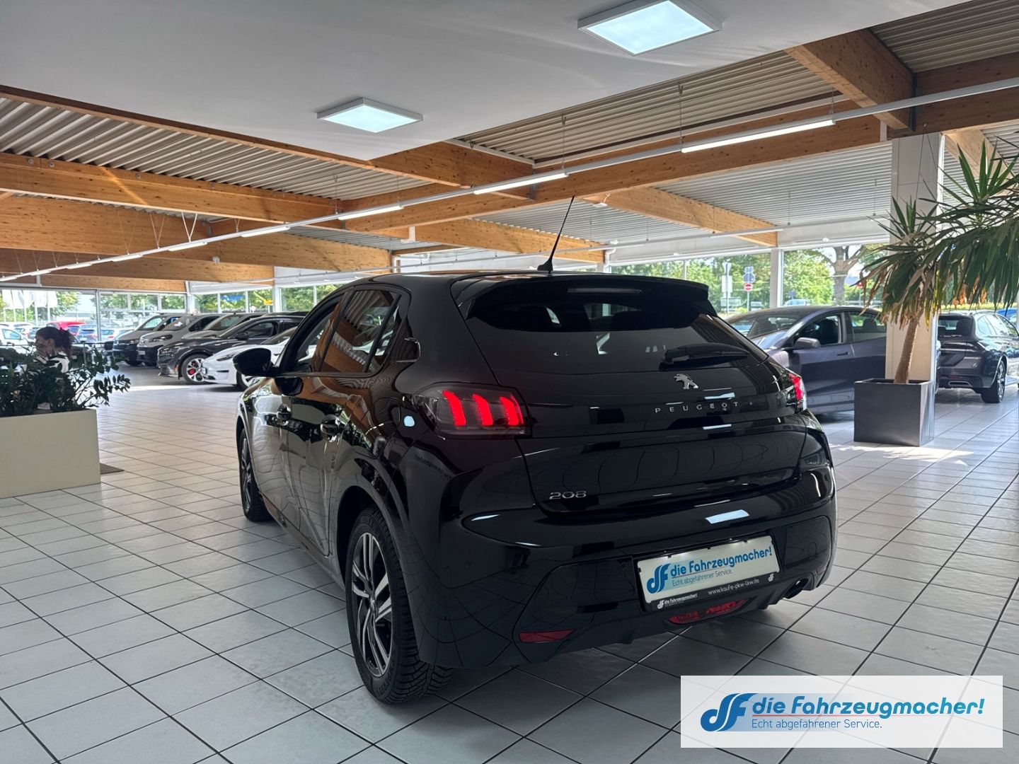Fahrzeugabbildung Peugeot 208 Allure 1.2 PureTech 100 EU6d Navi LED Apple