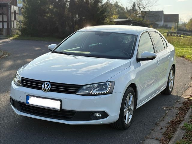 Volkswagen Jetta 1.4 TSI DSG Standheizung Xenon PDC Navi 