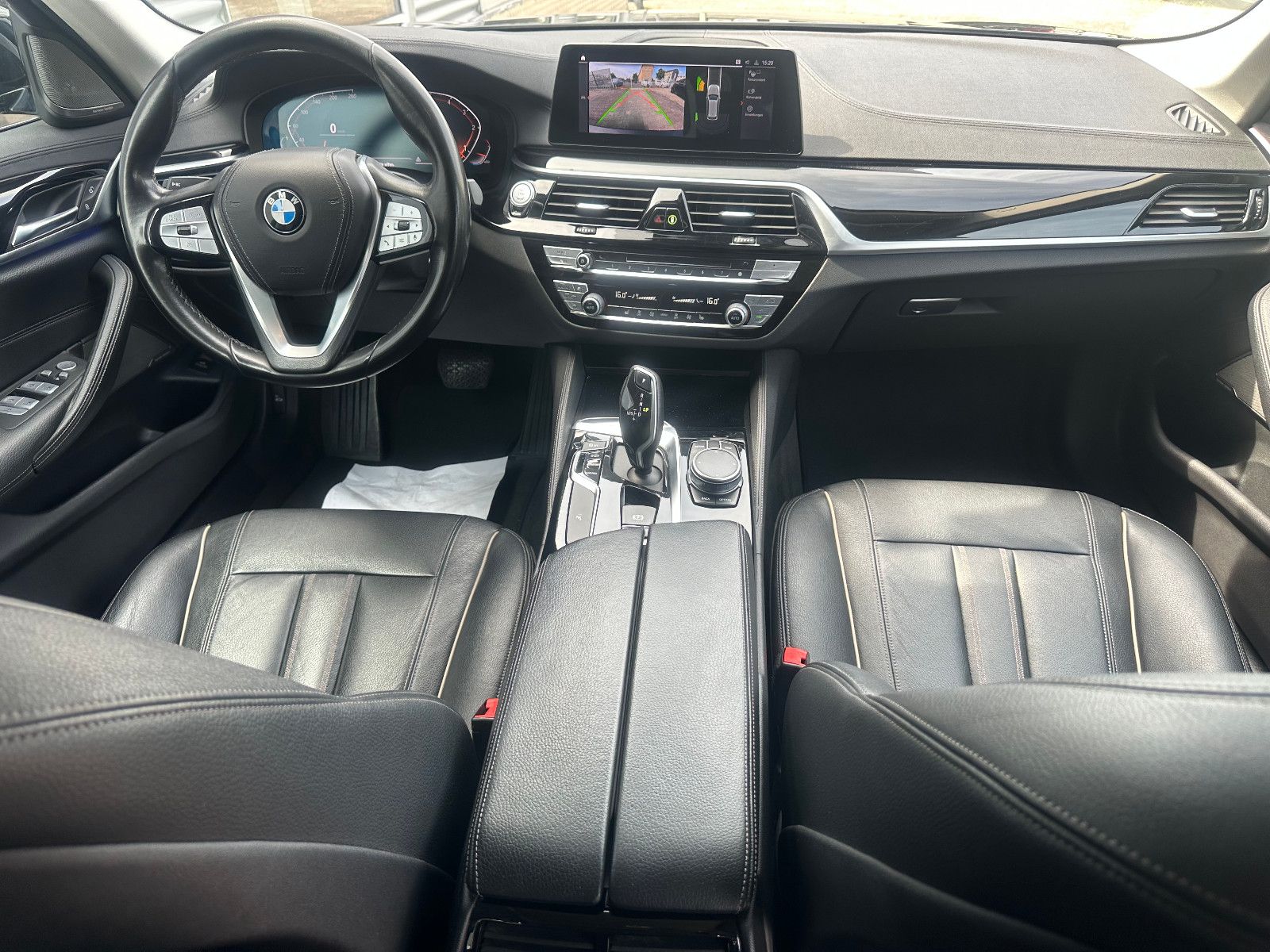 Fahrzeugabbildung BMW 530 d TOURING LUXURY LINE*AHK+PANO+MOD.2020*
