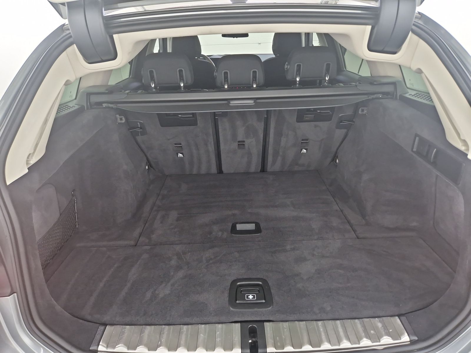 BMW 318 i Touring Navi LED SHZ Allwetter – Bild 10