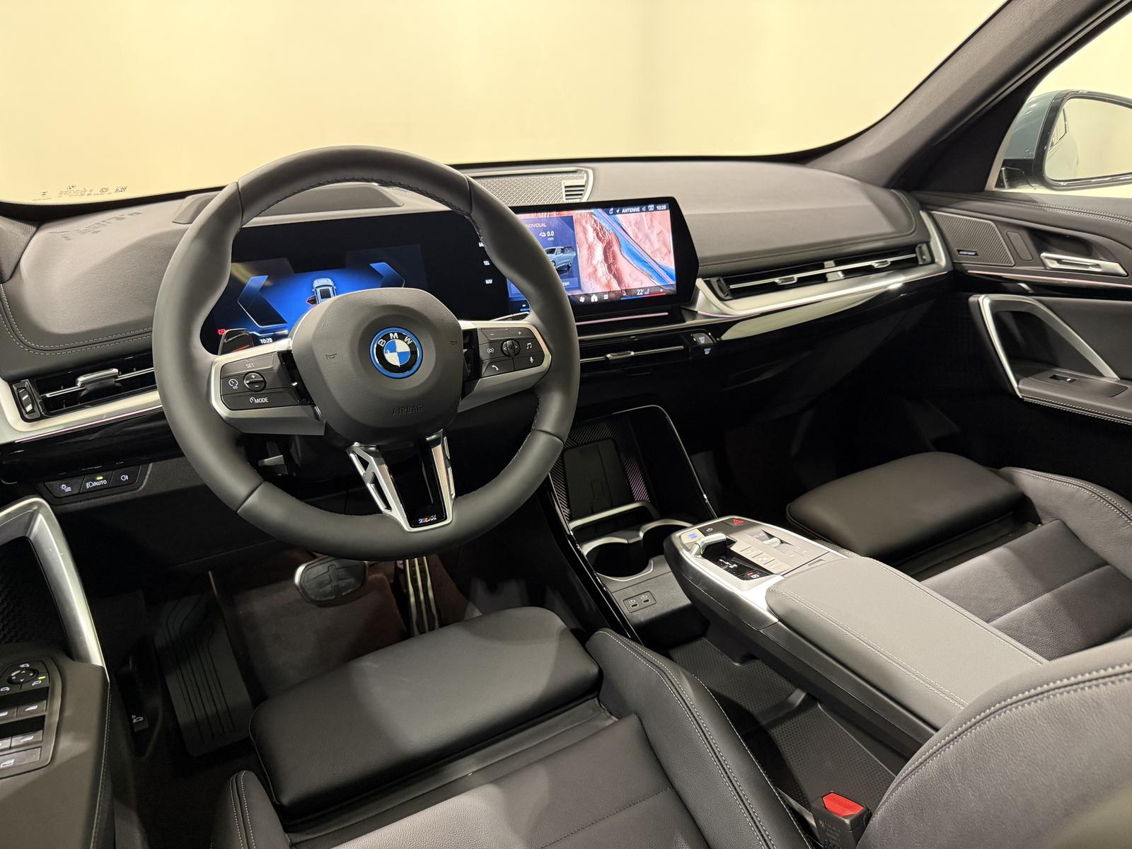 BMW iX1 xDrive30 M Sport Pro ACC 360 AHK HUD