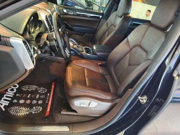 Porsche Cayenne - 10