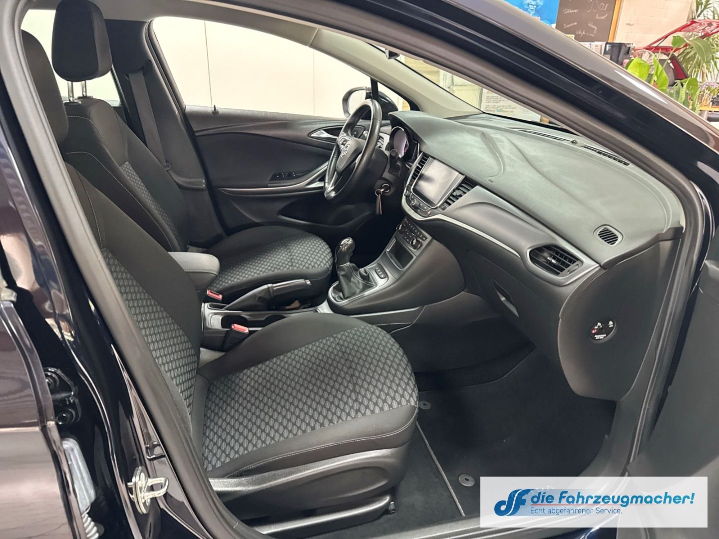 Fahrzeugabbildung Opel Astra K Sports Tourer Edition Start Stop Navi AC
