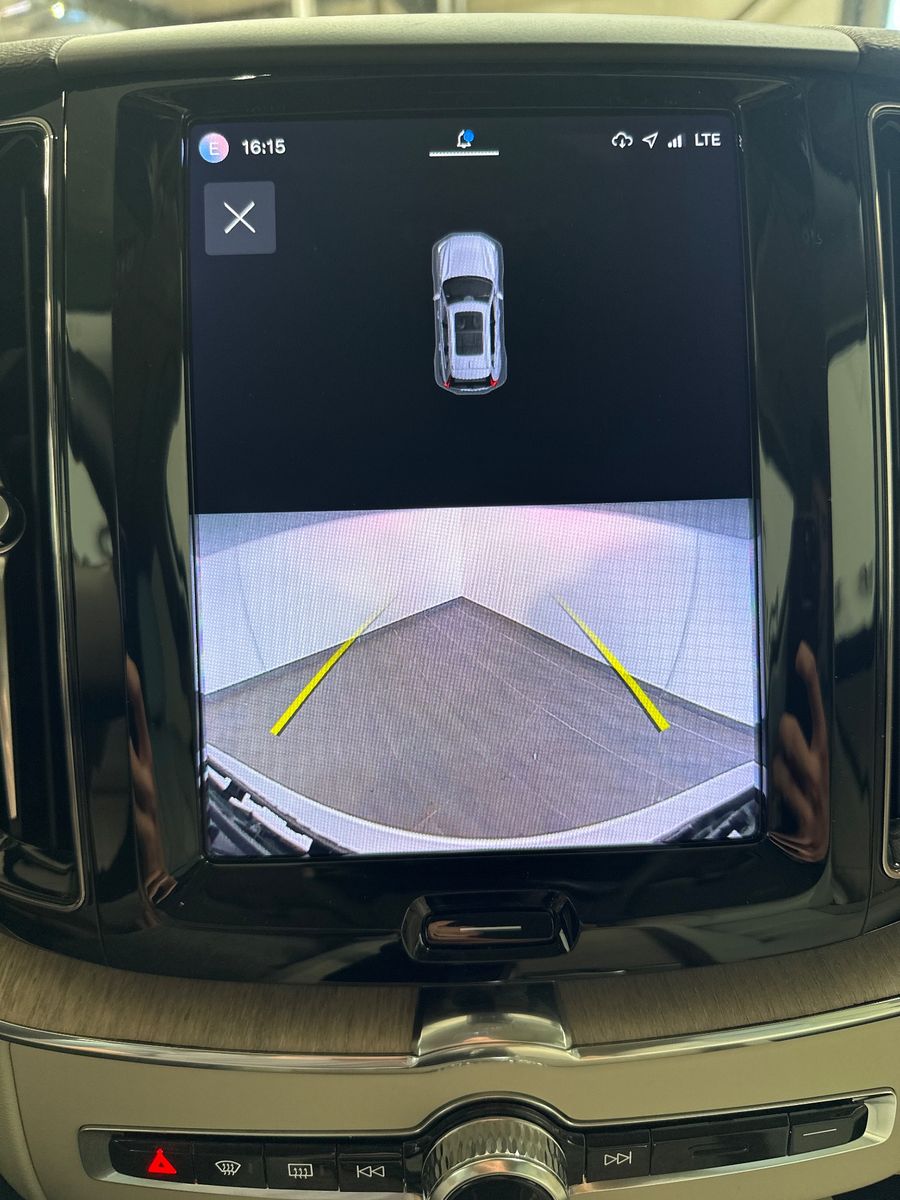 Fahrzeugabbildung Volvo XC60 T6 AWD Recharge Core NAV+LED+PANO+AHK+STHZG