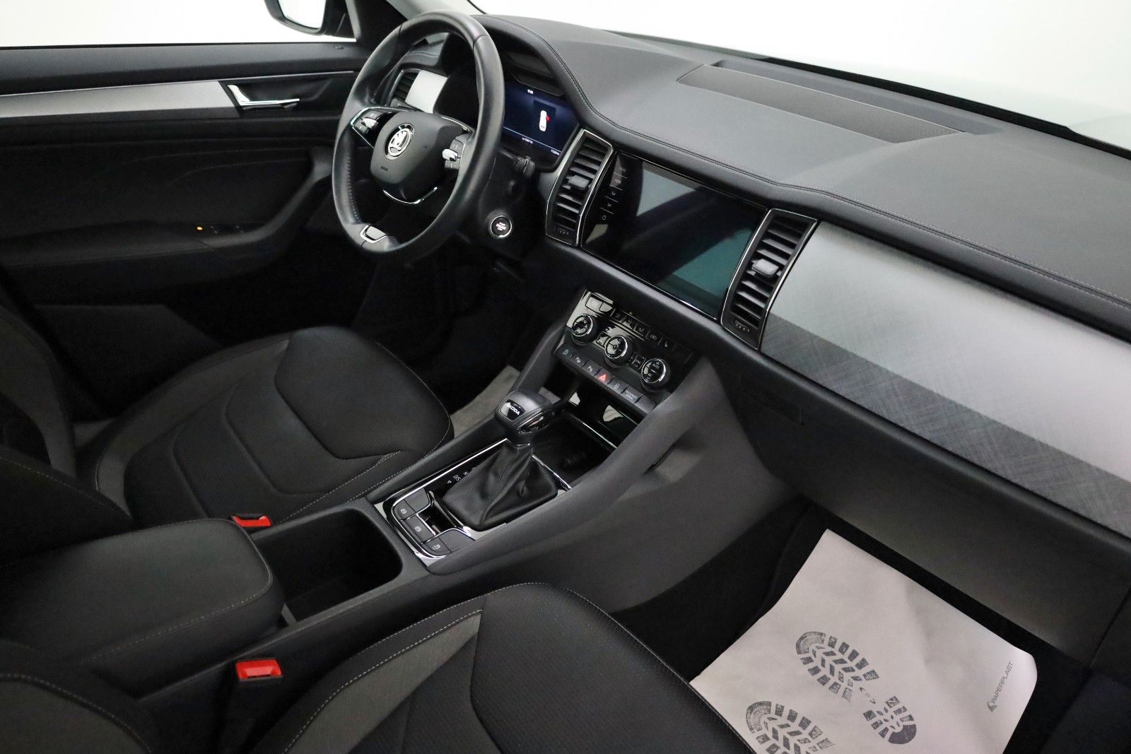 Fahrzeugabbildung SKODA Kodiaq Tour,Navi,LED,4xSH,Kamera,ACC, SR+WR
