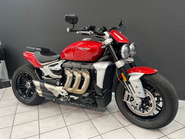 Triumph Rocket 3 R mit seitlichem Kennzeichenhalter