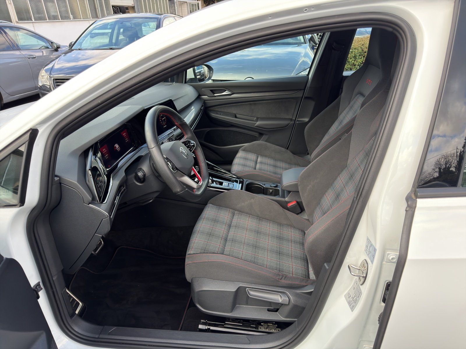 Fahrzeugabbildung Volkswagen Golf VIII GTI 2.0 TSI DSG.RF-Kamera.Navi.SH.Keyl