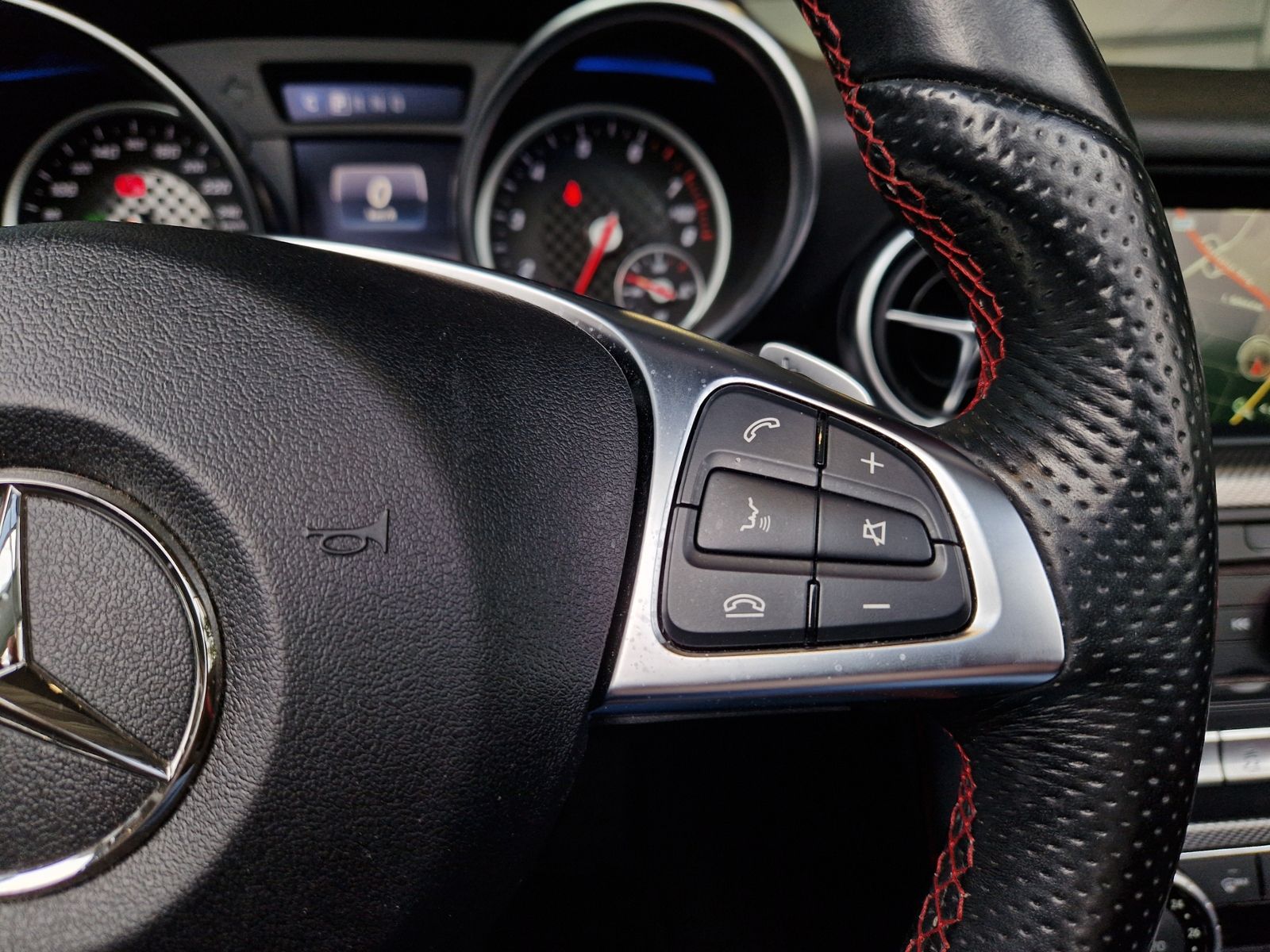 Fahrzeugabbildung Mercedes-Benz SLC 300 AMG MEMORY LED NAVI RFK
