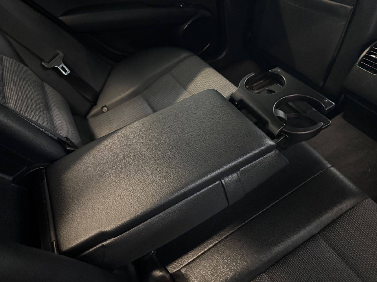 Fahrzeugabbildung Mercedes-Benz C 200 CDI AVANTGARDE AHK SHZ LEDER PTS TÜV NEU