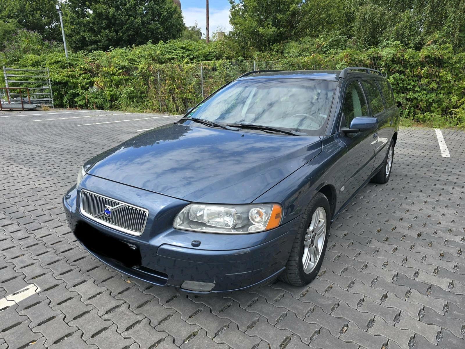 Volvo V70 2005 — interior