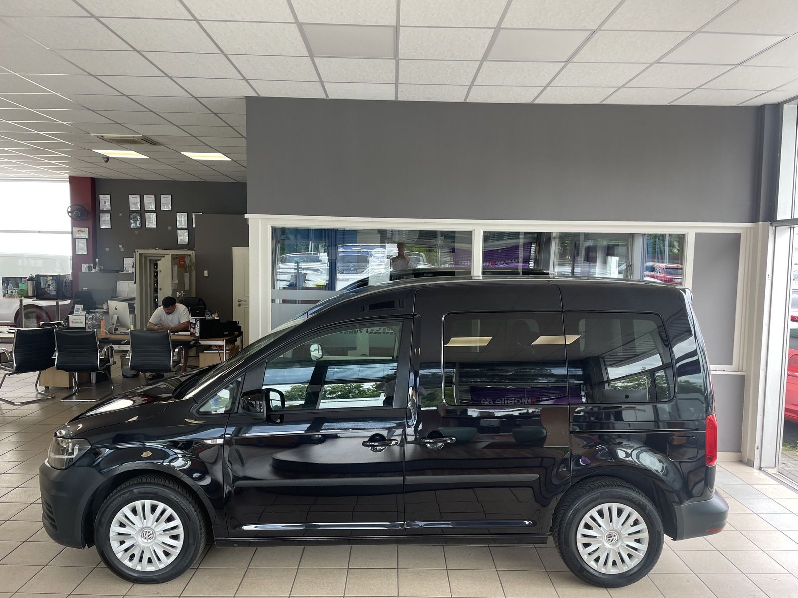 VW Caddy 2.0 TDI DSG 2*Schiebetüren AHK RFK SHZ