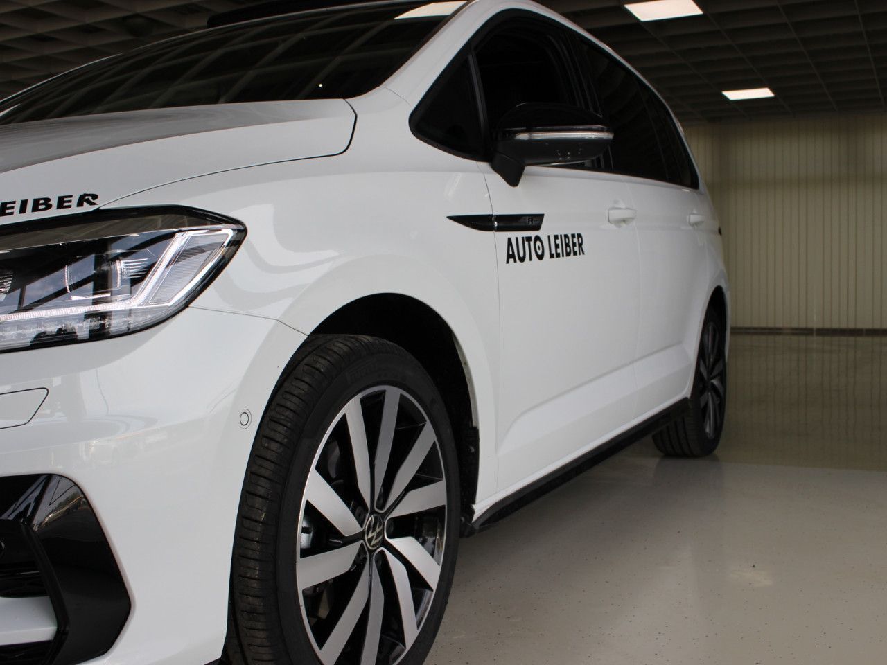 Fahrzeugabbildung Volkswagen Touran 1.5 TSI OPF Highline R-Line/Pano7.S./AHK