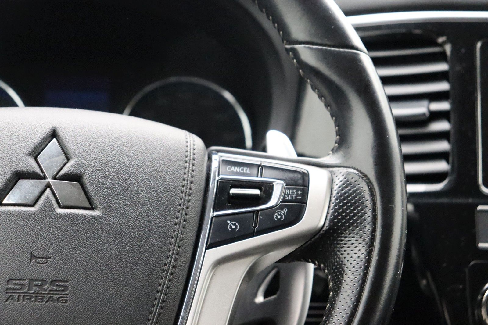 Fahrzeugabbildung Mitsubishi Outlander PHEV 2.4 Basis 4WD
