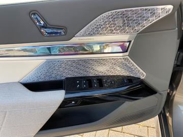 2022 BMW I7 — миниатюра 12