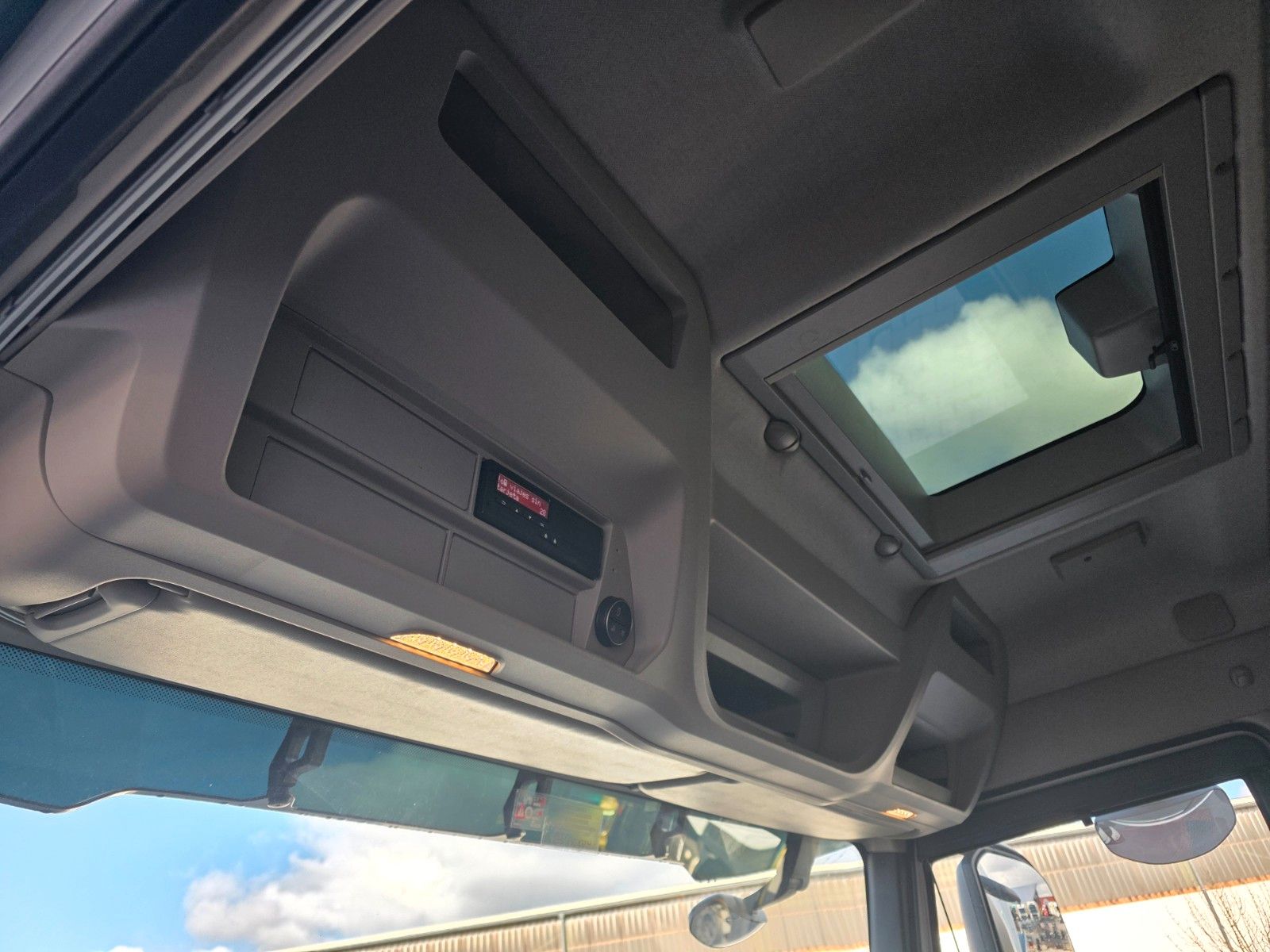 Fahrzeugabbildung Iveco X-Way AD280X49Y Palfinger PK 19.001 SLD5 Funk