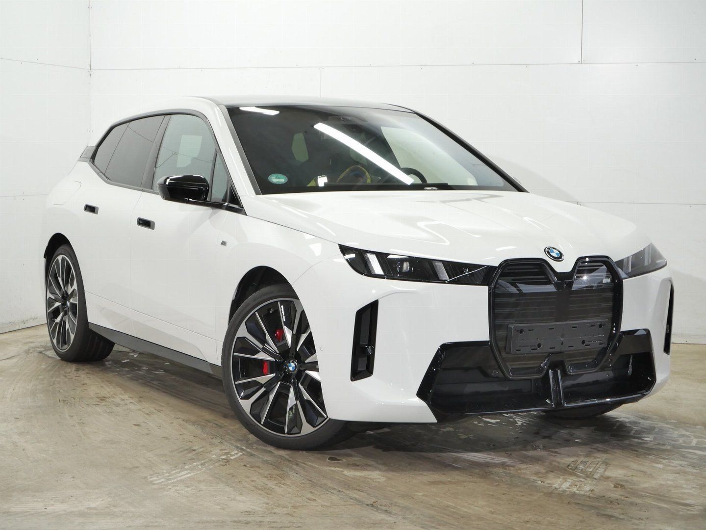 Fahrzeugabbildung BMW iX M70 | B&W| Panorama-Glasdach| Sitzbelüftung v