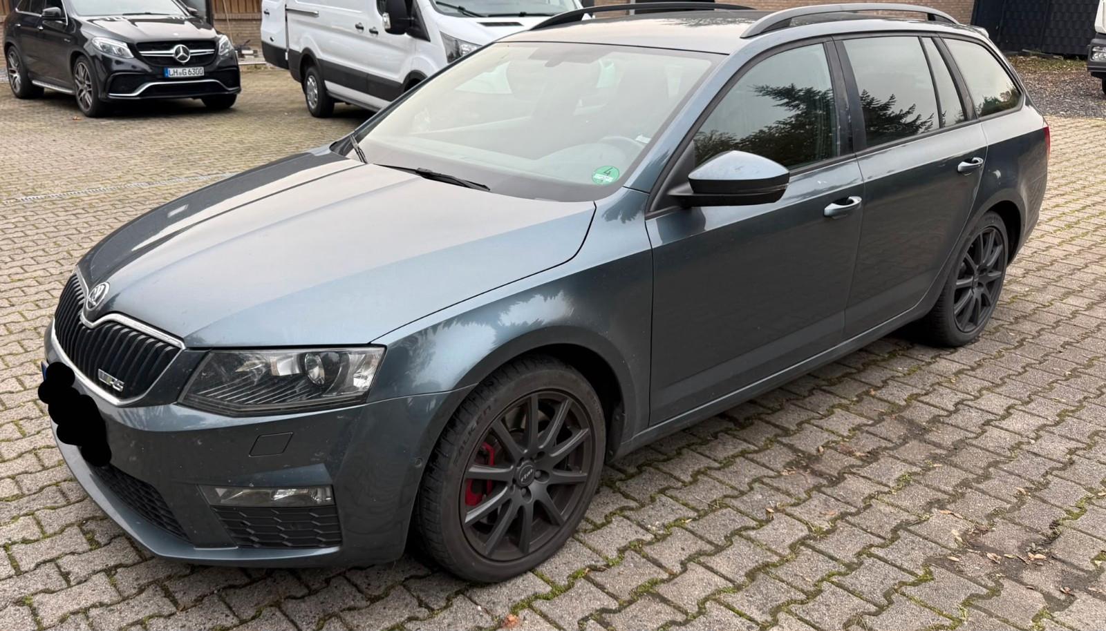 Skoda Octavia 2015 — rear view